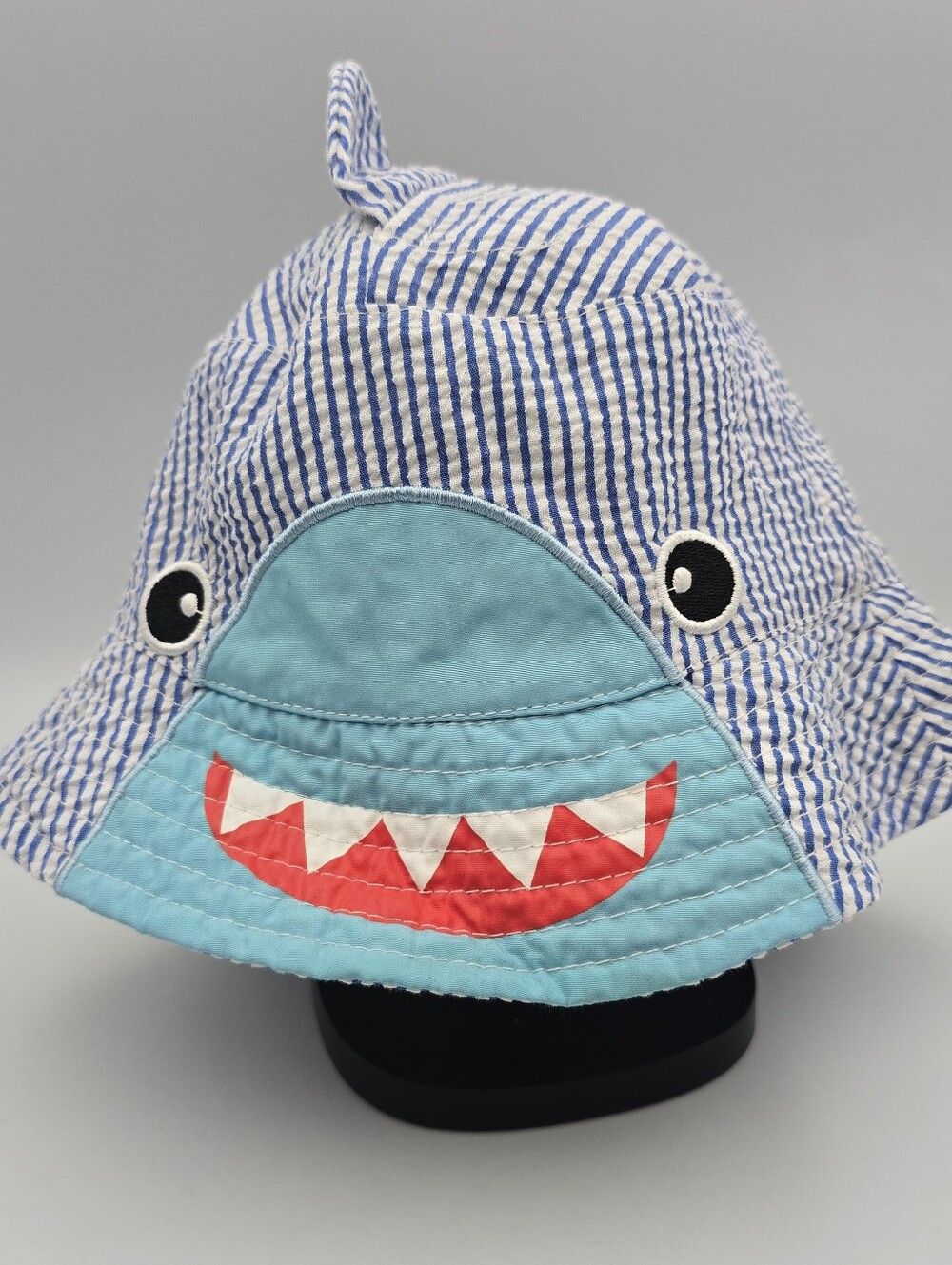 addie & tate Toddler Shark Seersucker Striped Bucket Hat
